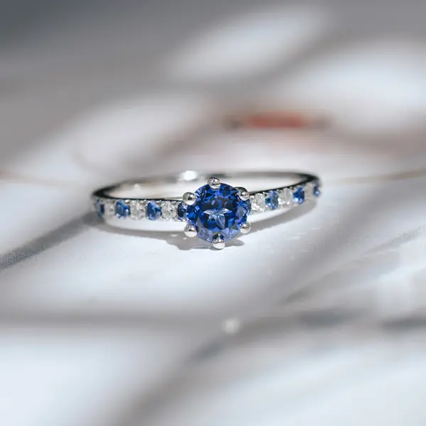 Trellis Setting 6-Prong Round Engagement Ring