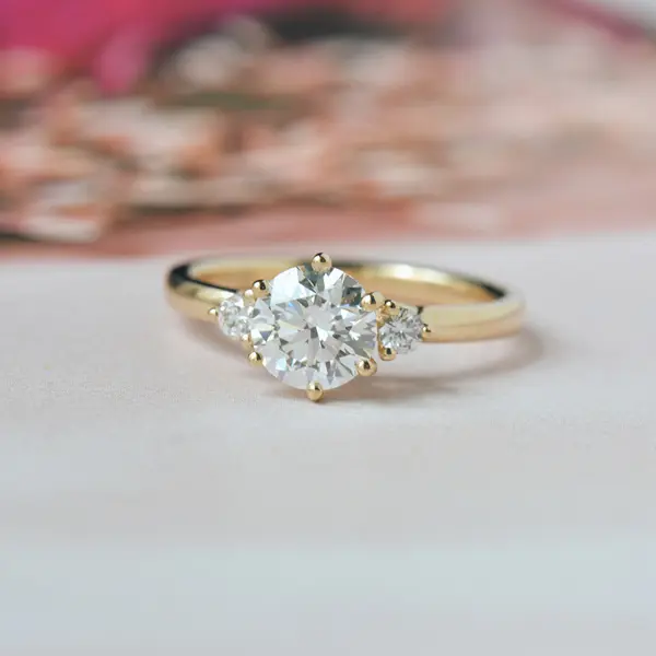 Classic Round 3-Stone Engagement Ring With 6-Prong Setting