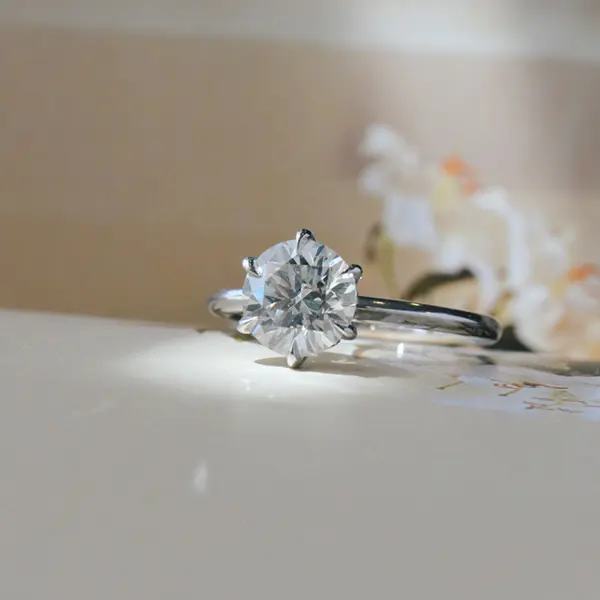 Classic Round Engagement Ring With 6-Prong And Knife-Edge Band