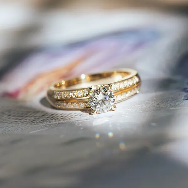 Round Pavé Engagement Ring With Split-Shank