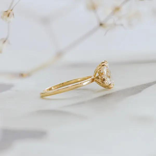 Classic Oval Engagement Ring WIth 8-Prongs-side