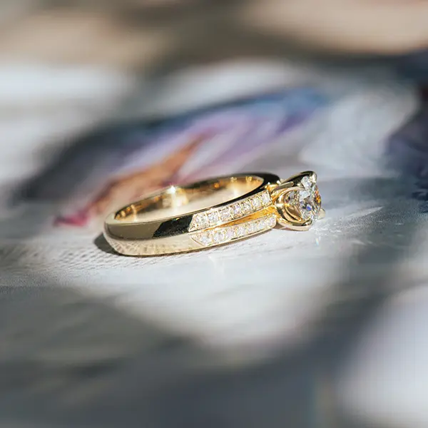 Round Pavé Engagement Ring With Split-Shank-side