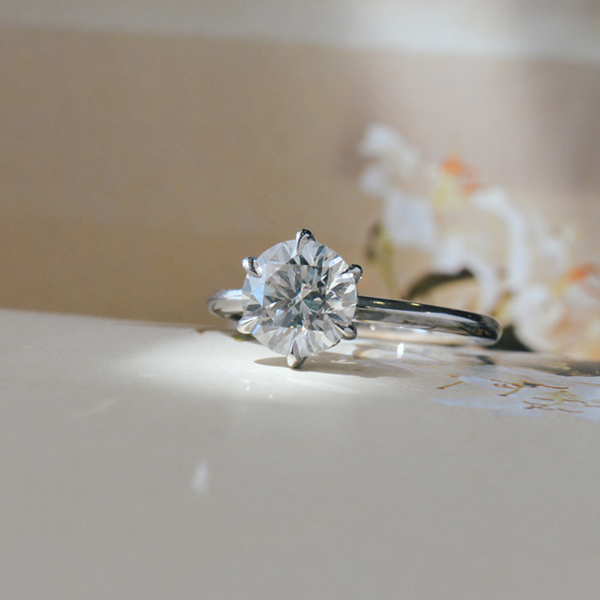 Classic Round Engagement Ring With 6-Prong And Knife-Edge Band-top