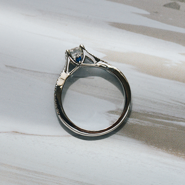 Round Engagement Ring With Twist Band And Round Prongs-profile