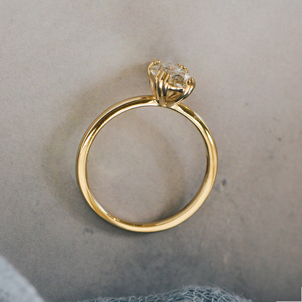 Classic Oval Engagement Ring With Tapered Band-profile
