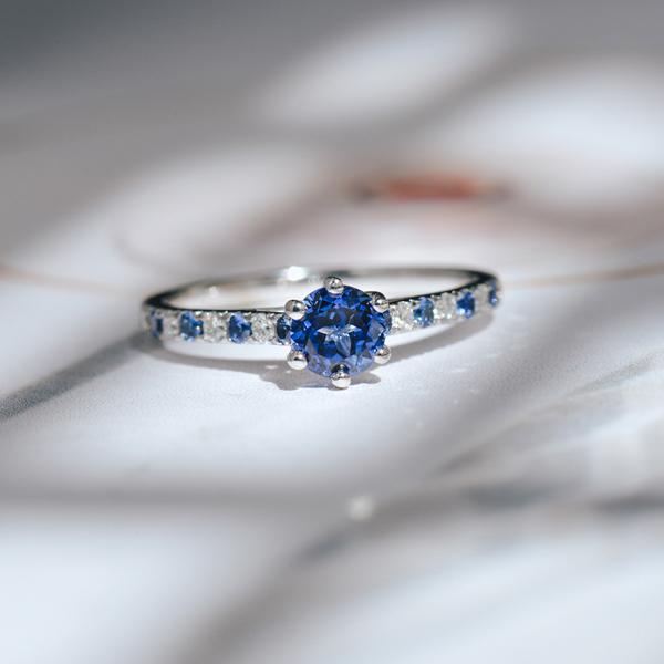 Trellis Setting 6-Prong Round Engagement Ring-top