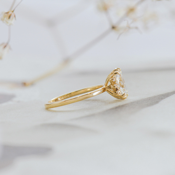 Classic Oval Engagement Ring WIth 8-Prongs-side