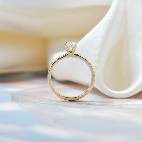 4-Prong Classic Oval Soliatire Engagement Ring-profile