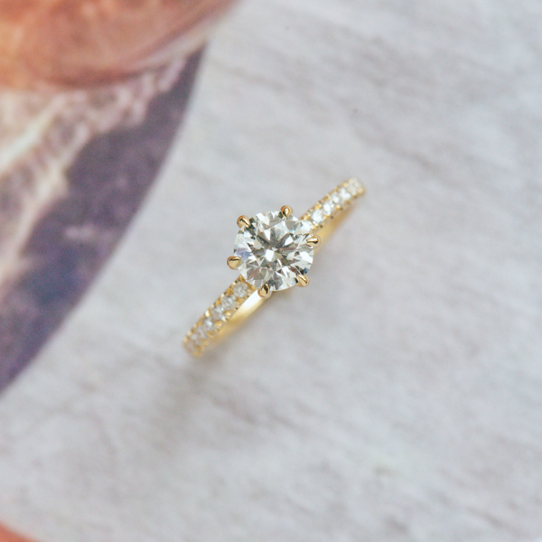 6-Prong Round Classic Engagement Ring With Pavé -top