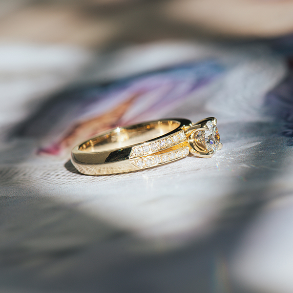 Round Pavé Engagement Ring With Split-Shank-side